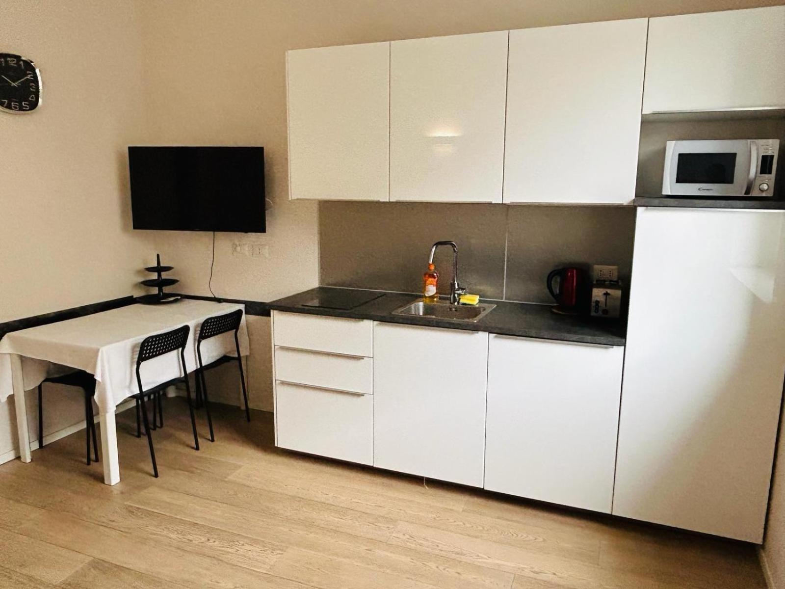 Easy Room Italy Milan Exterior photo